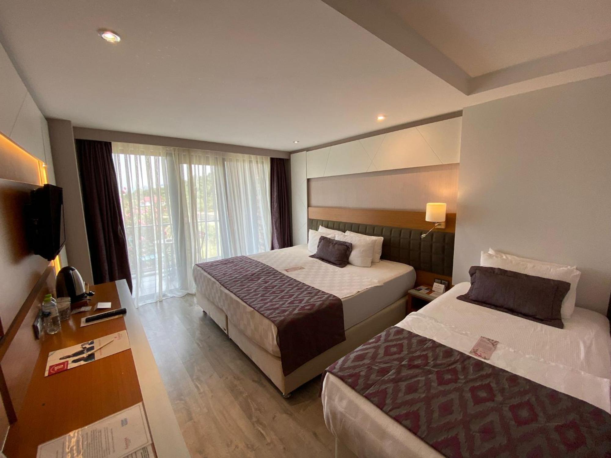 รามาดา บาย วินด์แฮม กีเรซุน ปิราซิซ Hotel Piraziz ภายนอก รูปภาพ